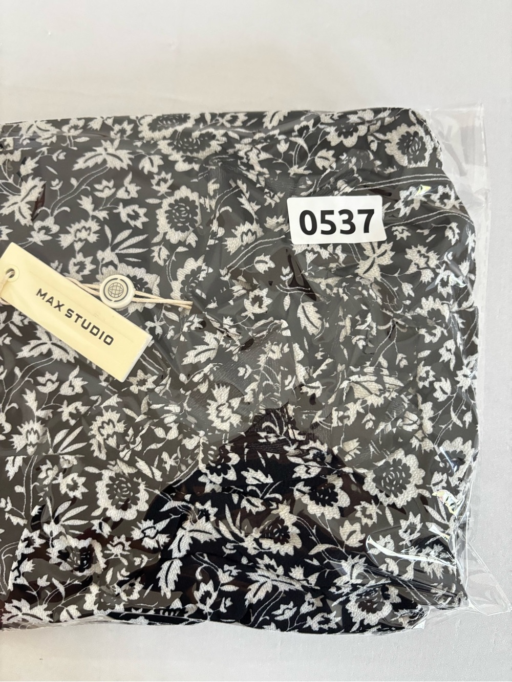 Max Studio Black White Floral Smocked Waist Maxi Dress NWT Size M - Picture 16 of 16